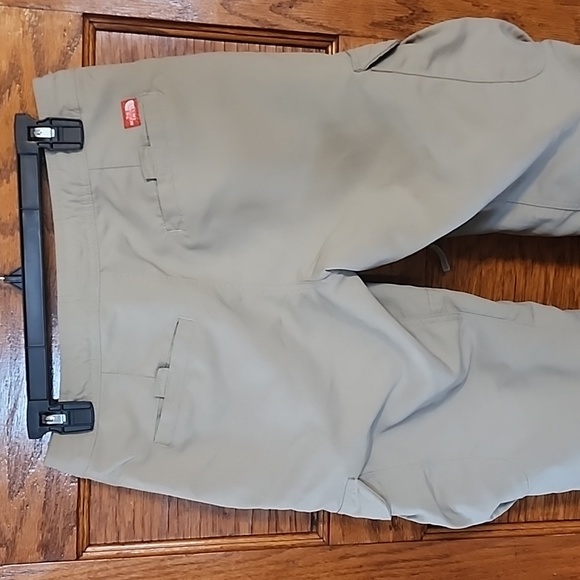 The north‎ face Capris - Picture 4 of 8
